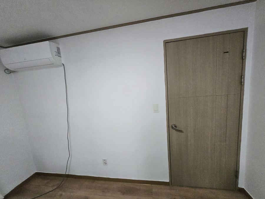 성동구 인근 곰팡이 제거 시공 후 — 광진구 아파트 방 벽면 하단 결로성 곰팡이 원인 규명 및 항균·단열 복원